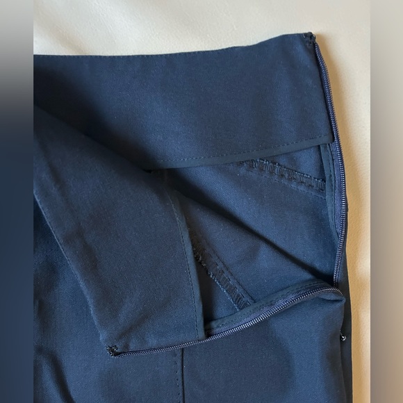 Banana Republic navy blue unlined pencil skirt - Picture 7 of 8